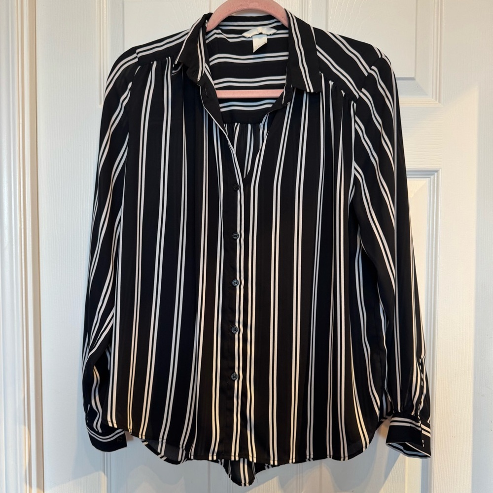 H&M Black & White Striped Button-Up Blouse – Women’s Medium